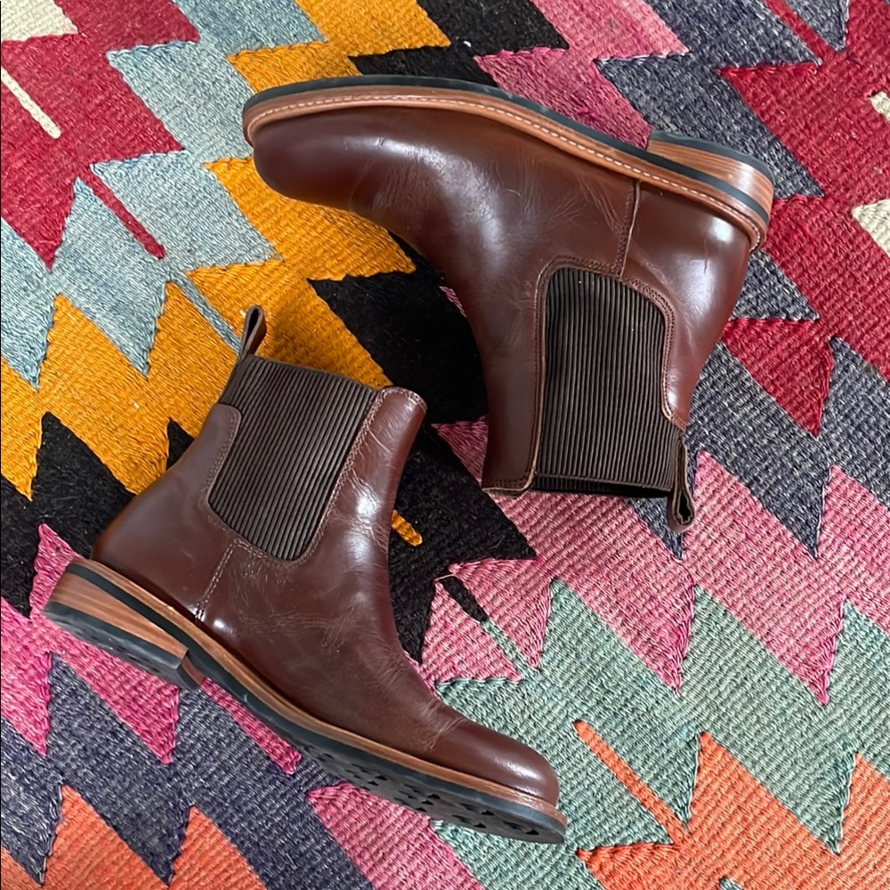 Nisolo Carmen Chelsea Boots in Brandy - size 6